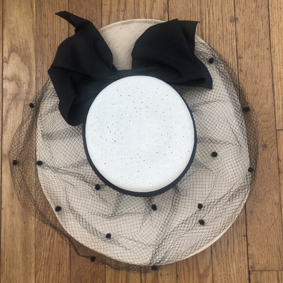 VNTG Theatrical Glamourous Flat Crown Veil Overlay Woven Straw-like Boater Hat main image 10